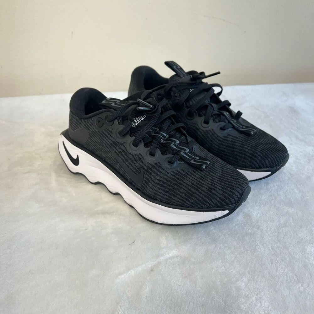 Nike Black Motiva Walking Shoes Women 6.5 Lace Up